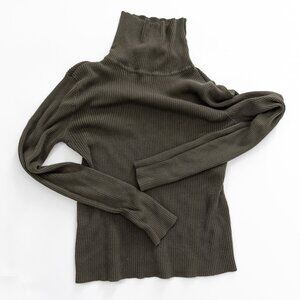 Petrune Dark Green Turtleneck | Size Medium